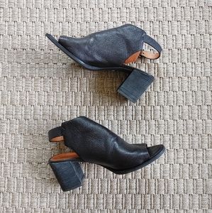 Gorgeous Kenneth Cole Black Leather Booties Sz 9